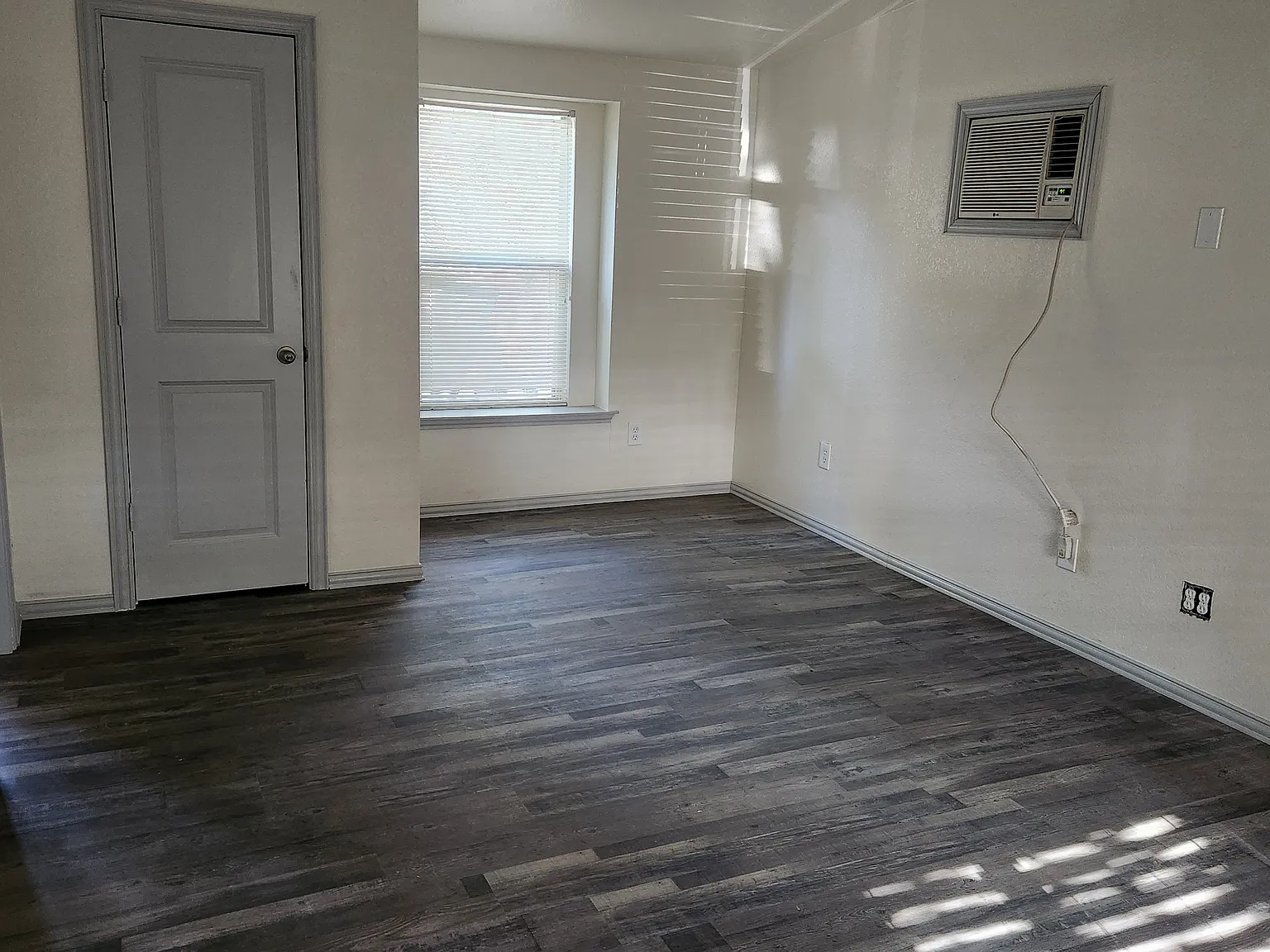 4102 Pocahontas — Photo 3