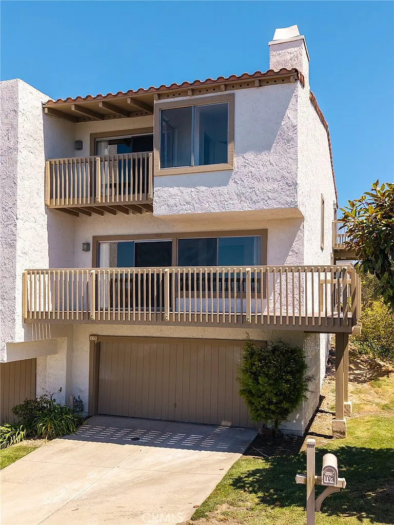 3 bed, 2.5 bath, 1913 sqft, $5,500 — Photo 2