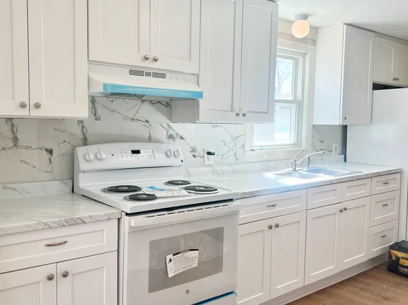 40 Montcalm Ave #1R, Blackstone, MA 01504