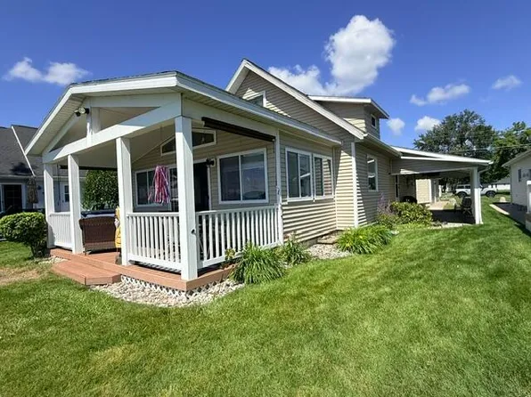 215 Bayshore Dr, Houghton Lake, MI 48629