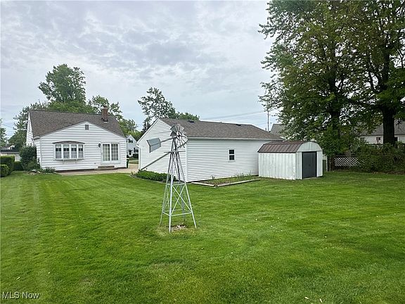3rd image of 30432 Mildred Dr