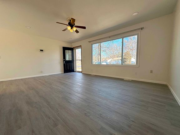 4th image of 1014 N Farview Dr
