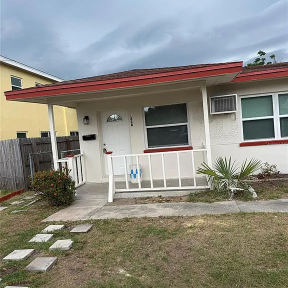 1458 Grove St — Photo 1