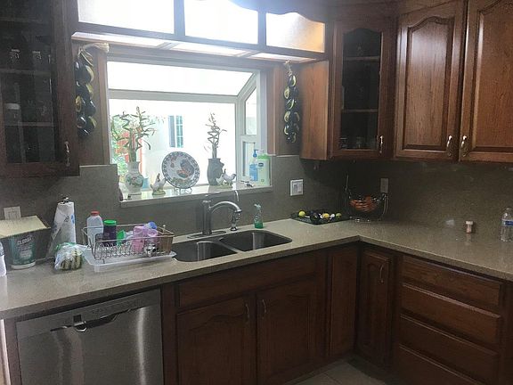 2nd image of 2166 Simon Ave