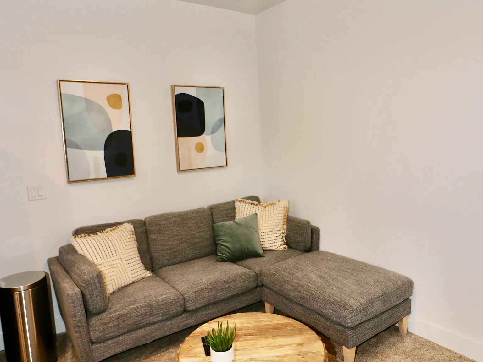 2 bed, 900 sqft, $2,300 — Photo 2
