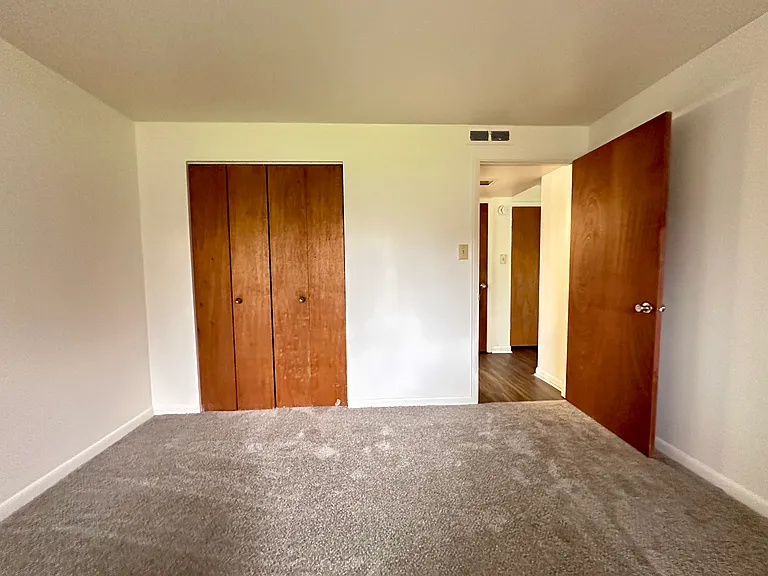 Edgewood Apartments — Photo 38