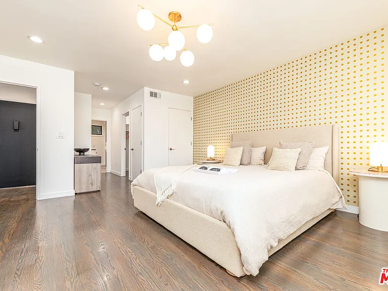 8911 Cynthia St #9 — Photo 12