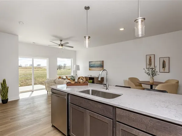 802 Greenwell Pl, Norwalk, IA 50211