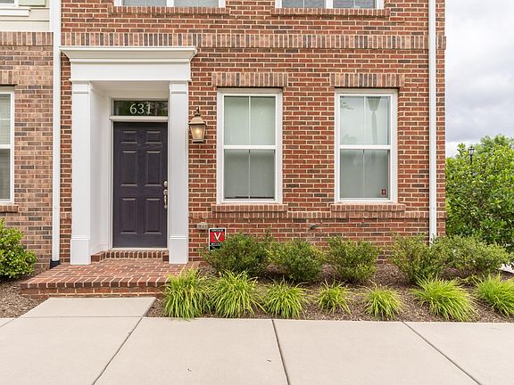 2nd image of 631 Totten Mews NE