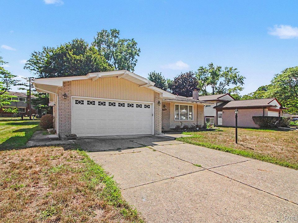 23930 Rockingham St, photo 3