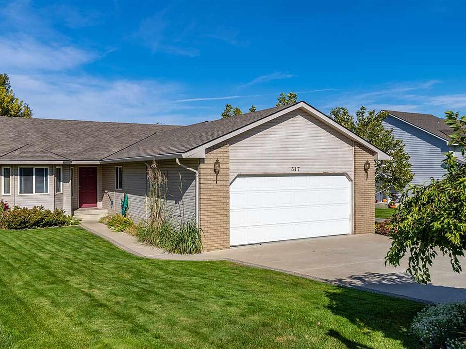 1st image of 317 W Canyon Lakes Dr