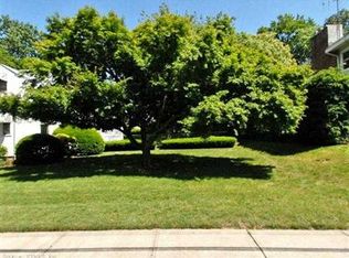 604 Huntington Rd, Bridgeport, CT 06610