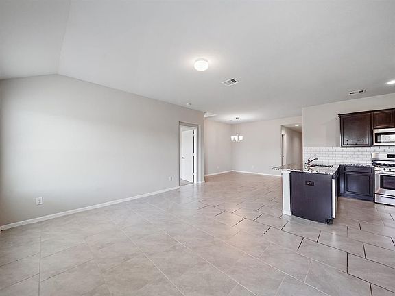 5th image of 29802 Breakwater Dr