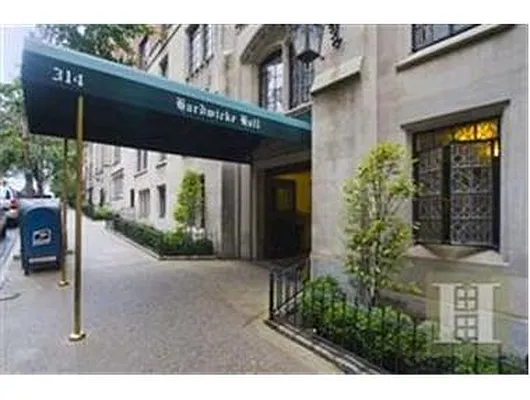 Rented by Douglas Elliman | media 31