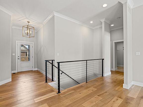 3rd image of 613 Sahalee Ct