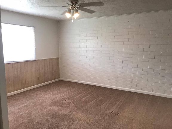 3rd image of 403 Greenbriar Dr APT 205