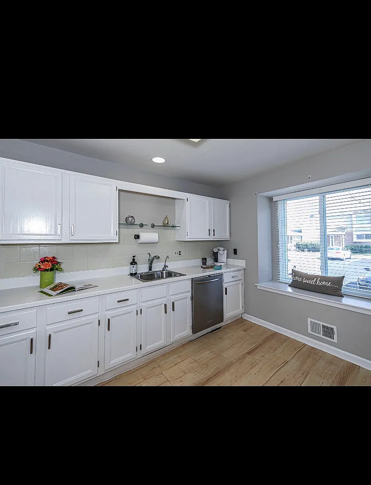 2 bed, 1.5 bath, 1200 sqft, $2,499 — Photo 3
