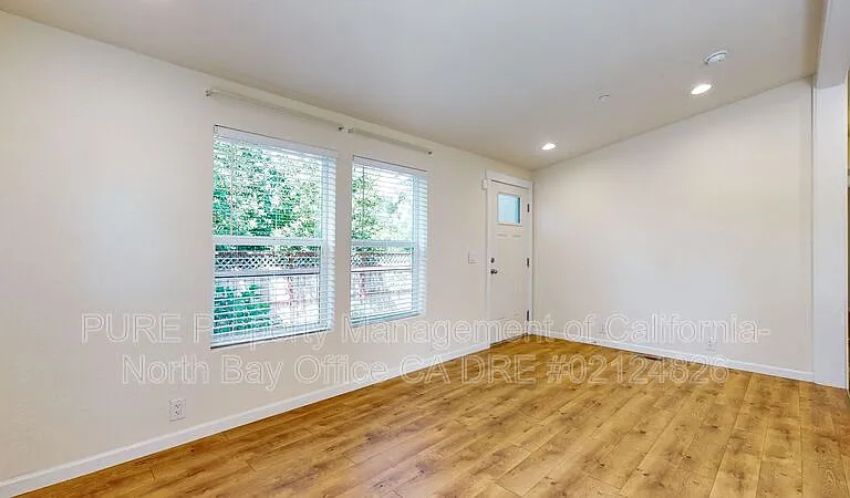 5389 Gravenstein Hwy N — Photo 6