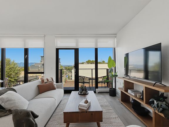 4th image of 2511 Carolina St #1178968