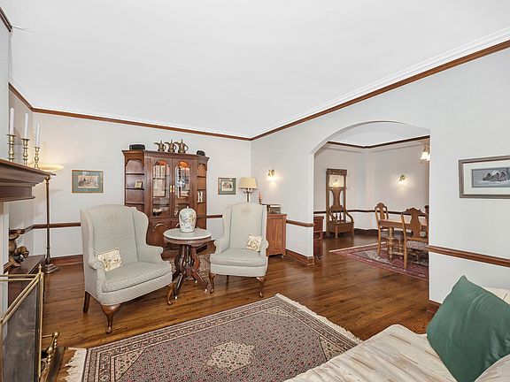 5th image of 609 W Stratford Pl APT 5B