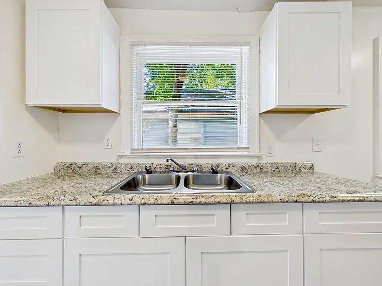 7127 Olive St — Photo 10