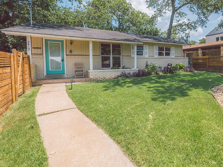 2519 Wilson St — Photo 2