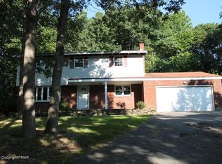10 Hemlock Rd, Mount Pocono, PA 18344