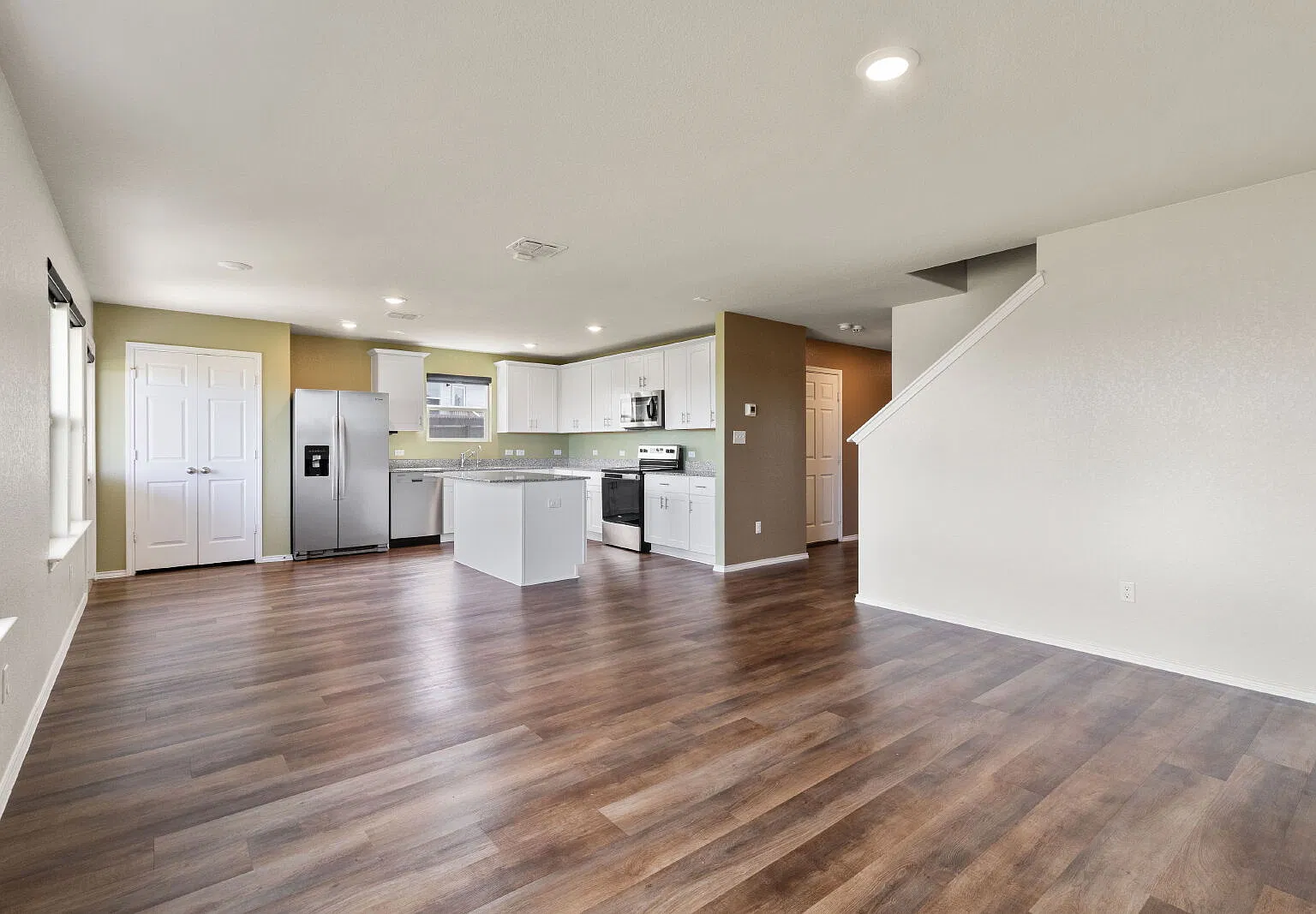 4 bed, 3.0 bath, 1995 sqft, $1,800 — Photo 3