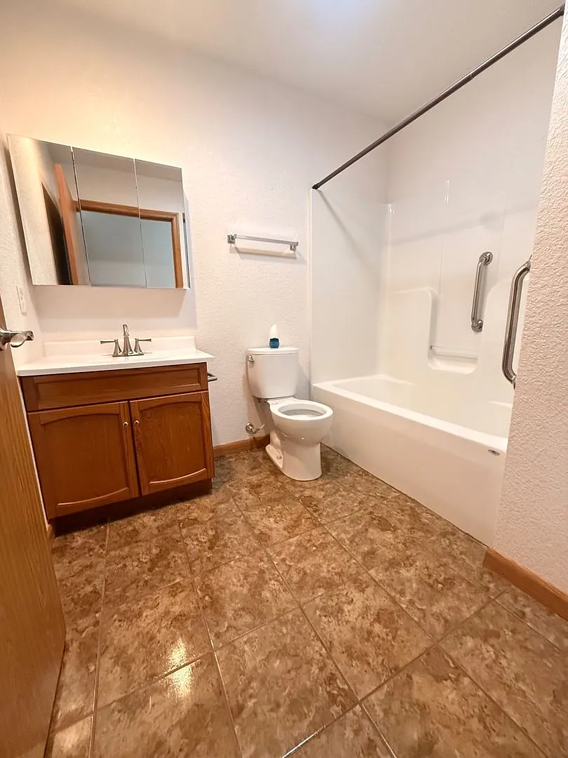 Tama Iowa Duplex — Photo 4