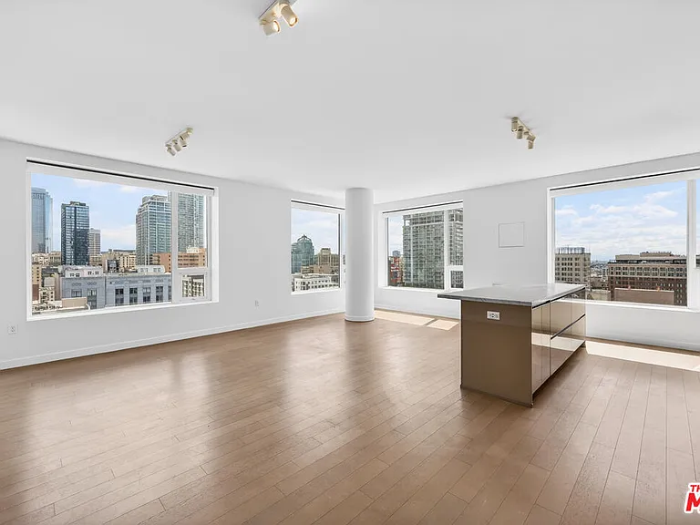 1050 S Grand Ave #1410 — Photo 2