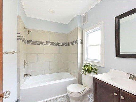 Clean bathroom 