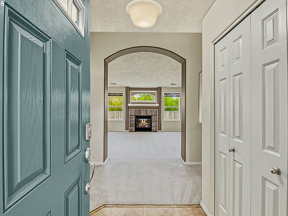 3rd image of 1057 Mount View Ln