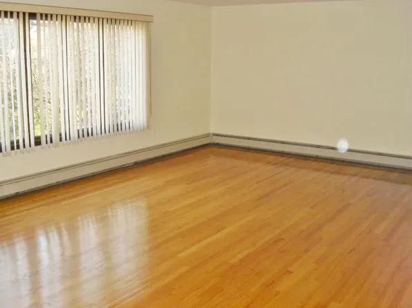 362 Wilson Avenue image 4 of 21