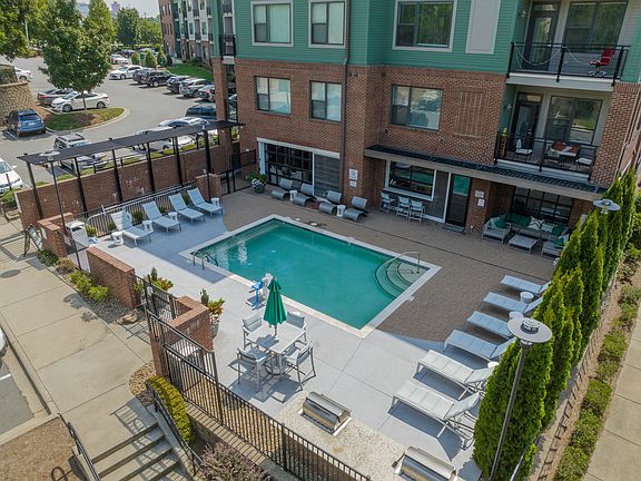 5th image of 910 Walnut Ave #6221894