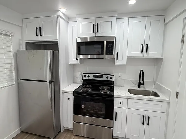 4913 - 4915 Cahuenga Blvd, North Hollywood, CA 91601 — Photo 1