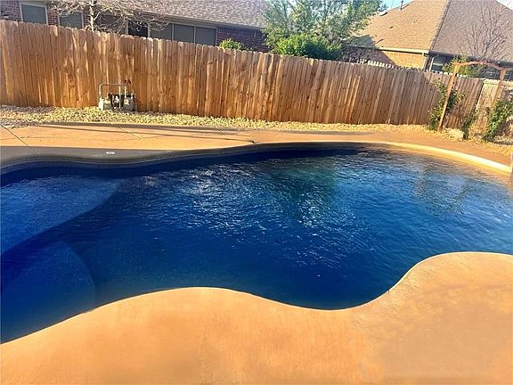 2nd image of 4002 SW Town Vu Rd