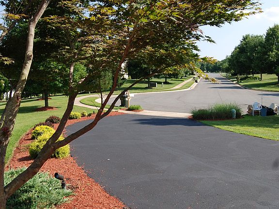 4th image of 1101 Amanda Dr