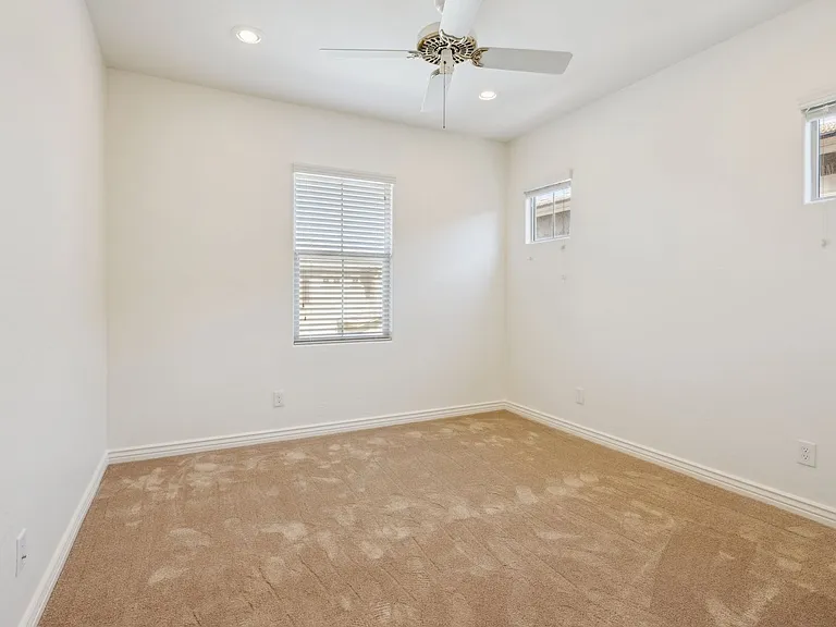 211 E Brinley Dr — Photo 31