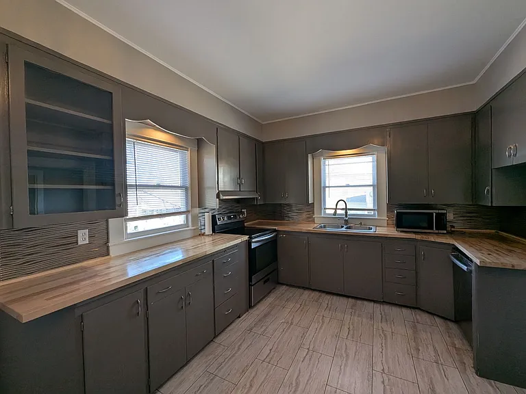 709 Pendleton Ave — Photo 14