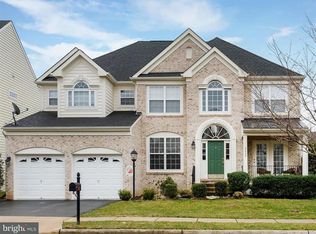 8693 Belgrove Gardens Ln, Gainesville, VA 20155