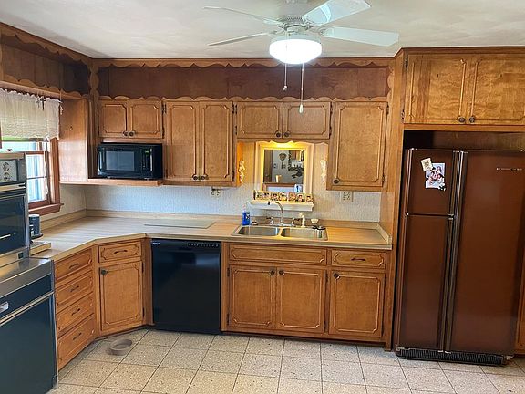 5th image of 2133 Crestwood Dr
