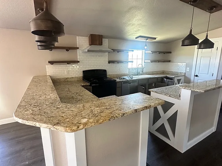 520 Grimes Rd — Photo 9