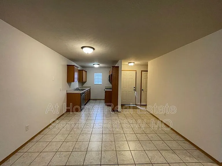 3928 S Jonathan Ave — Photo 3