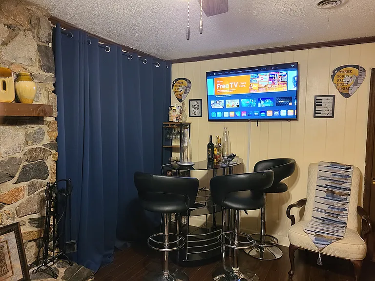 Spacious Den with fire place, bar area, Alexa Assistant for controlling smart home & 55 inch smart TV.