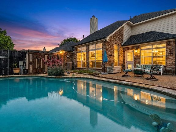 2nd image of 3014 Bluewood Dr