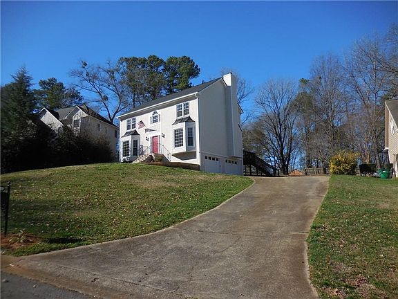 2nd image of 704 Amy Ct