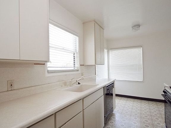 3rd image of 233 N Claremont Ave