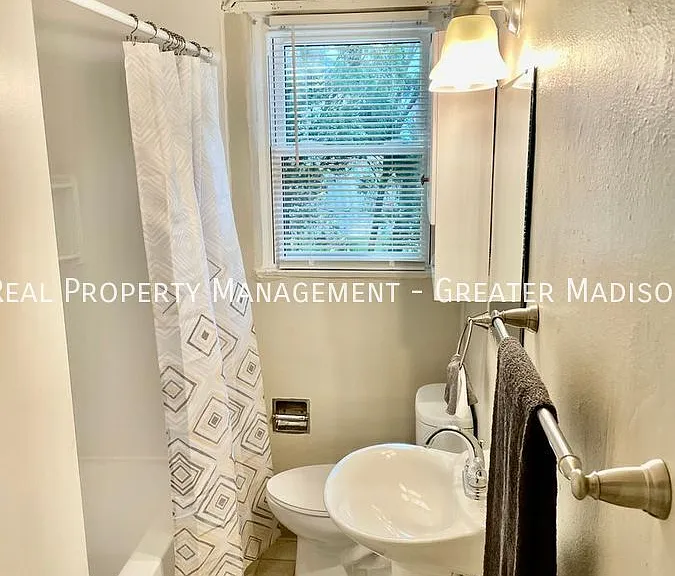 1802 Loftsgordon Ave — Photo 4