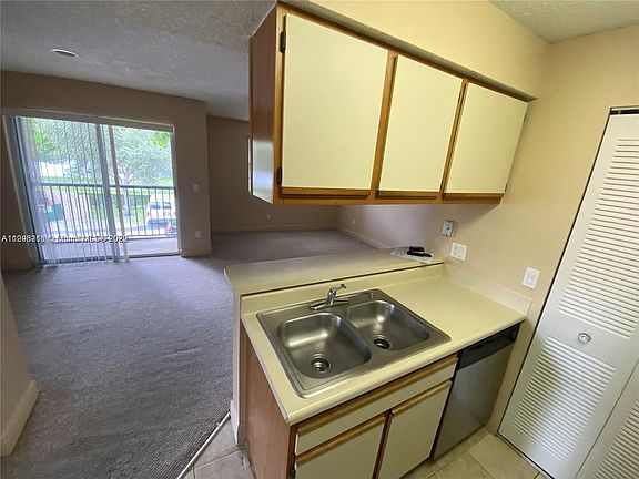 5th image of 1259 SW 46th Ave APT 1914