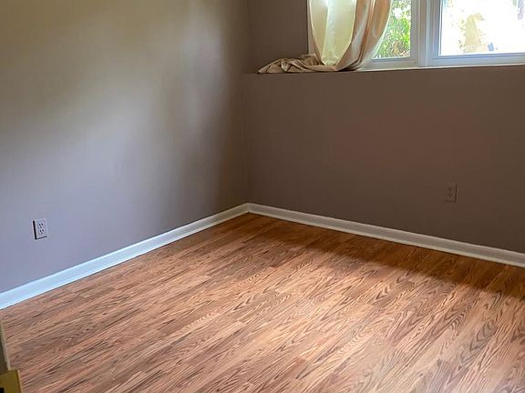 5th image of 821 Bayridge Dr